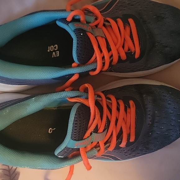 Running shoes - Picture 2 of 3